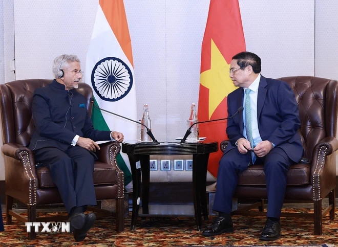 PM Pham Minh Chinh receives Indian chief diplomat in New Delhi